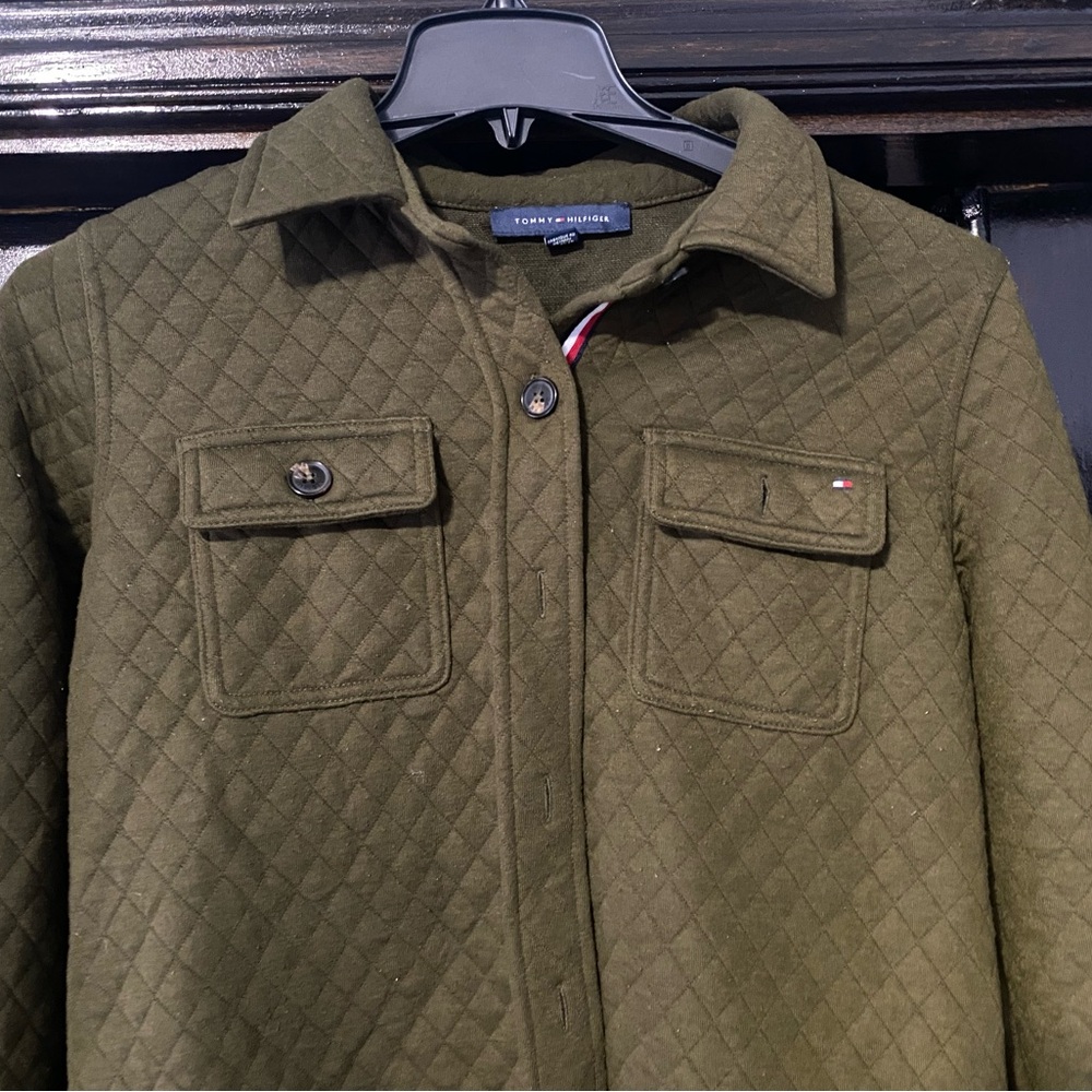 Tommy Hilfiger Green Quilted Jacket with Collared Design and Insulated Fabric